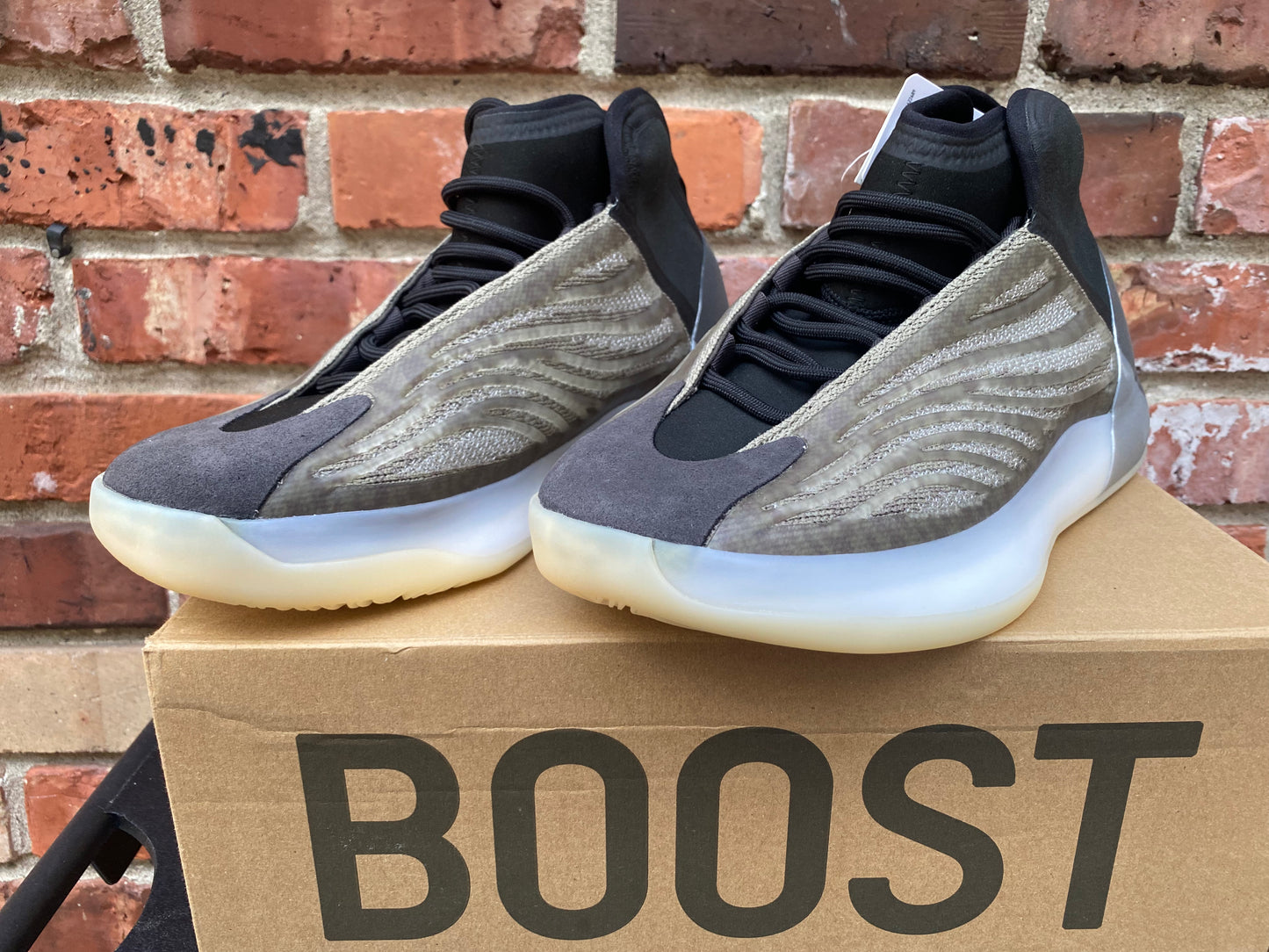 Adidas Yeezy QNTM Brand New Size 8