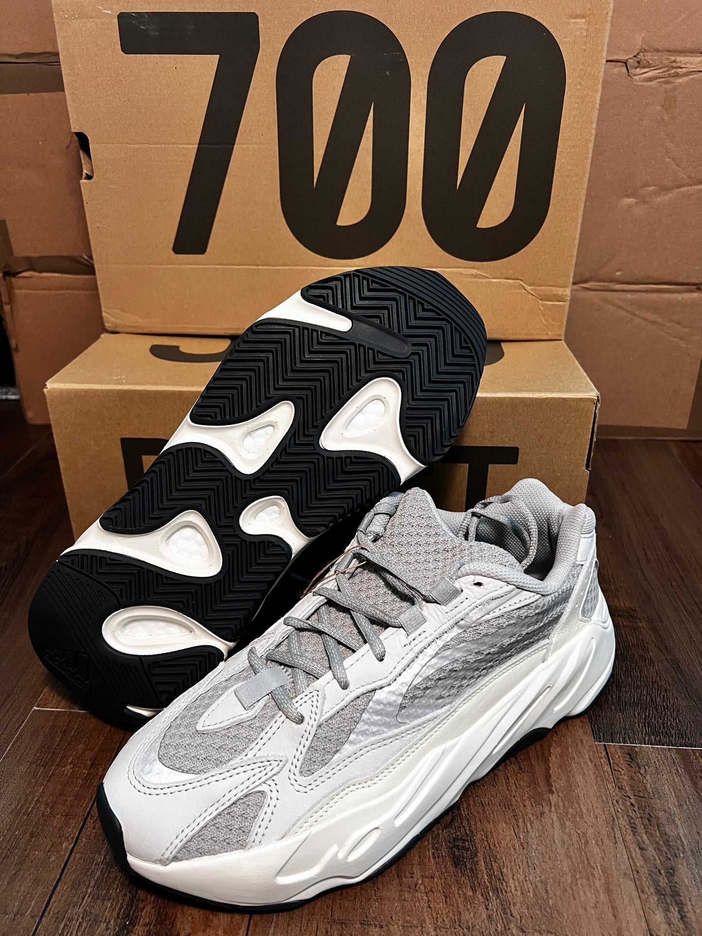 Yeezy 700 V3 static Size 9