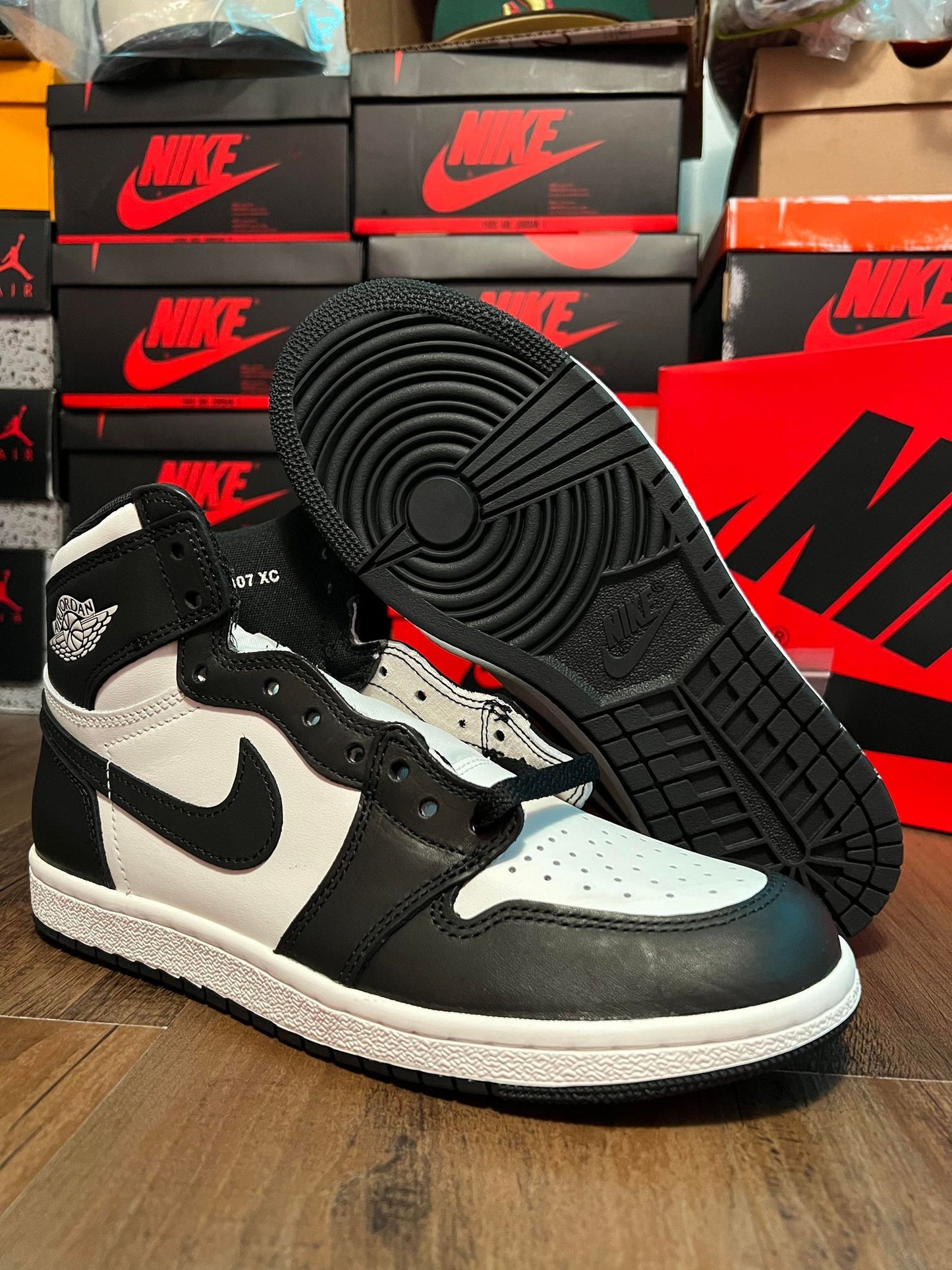 JORDAN 1 85 BLACK AND WHITE SIZE 8.5