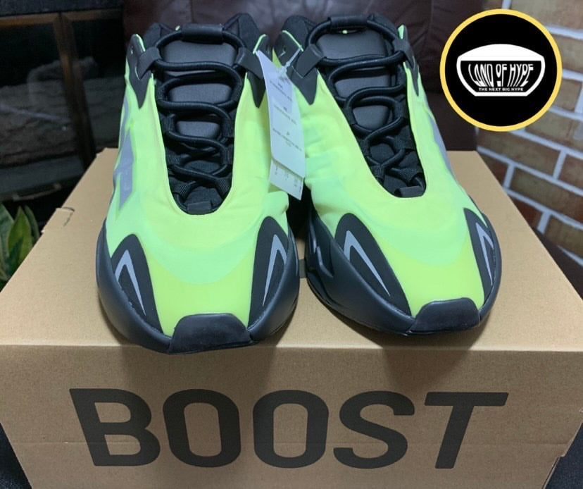 YEEZY BOOST 700 MNVN YELLOW