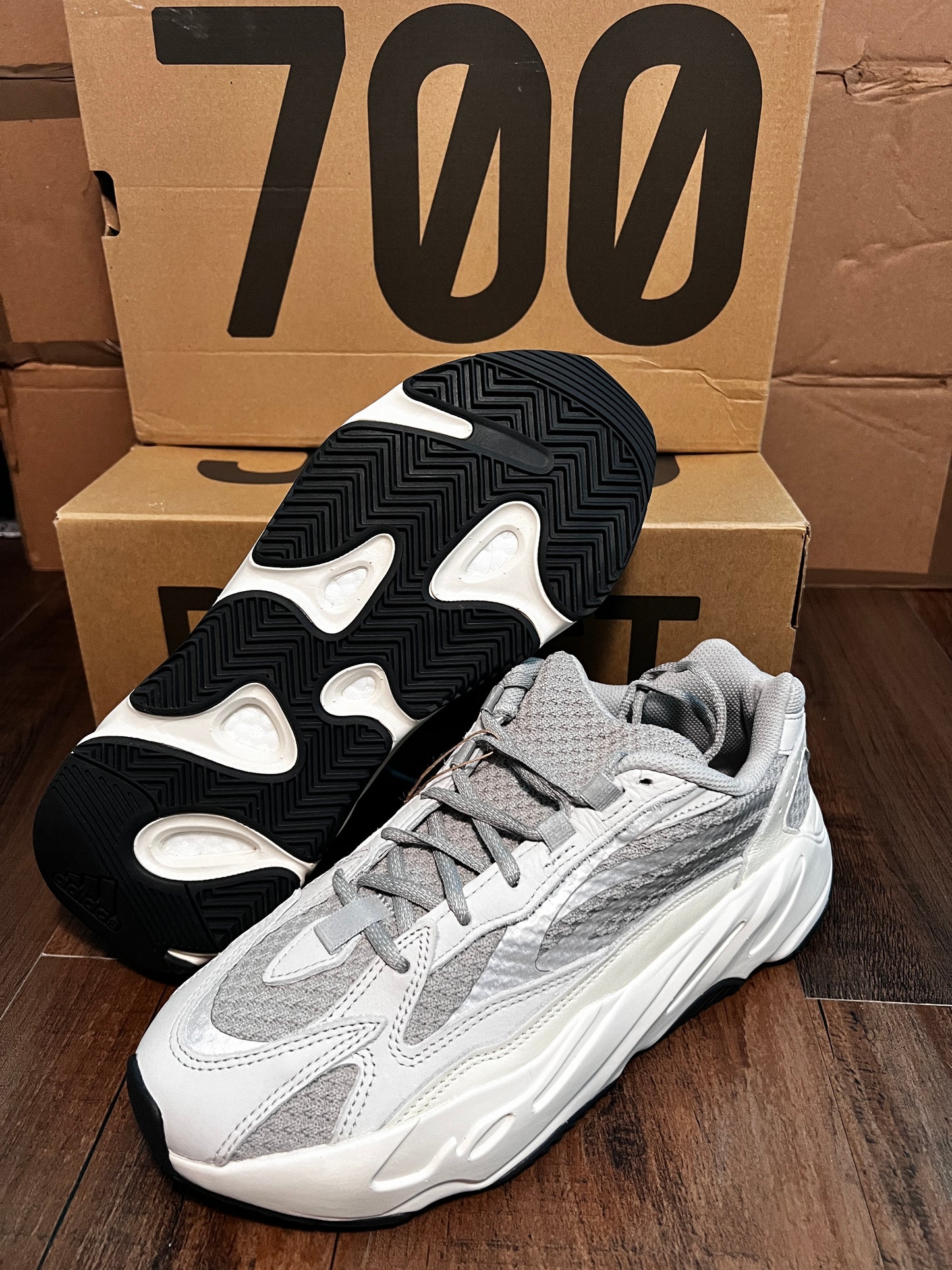 Yeezy 700 V3 static Size 9