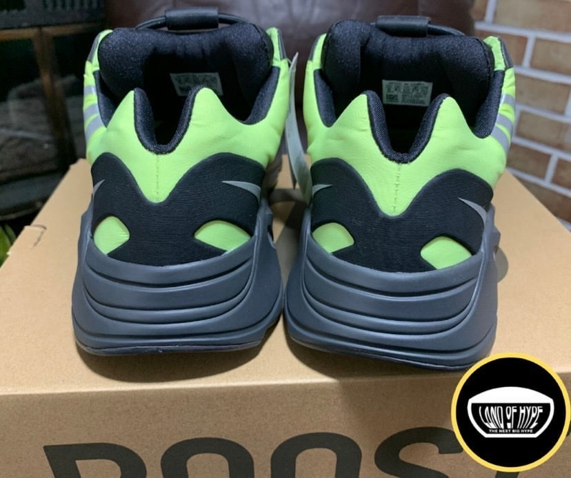 YEEZY BOOST 700 MNVN YELLOW